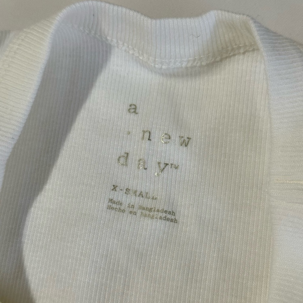 White Fitted Ribbed Tank Top - Picture 2 of 3